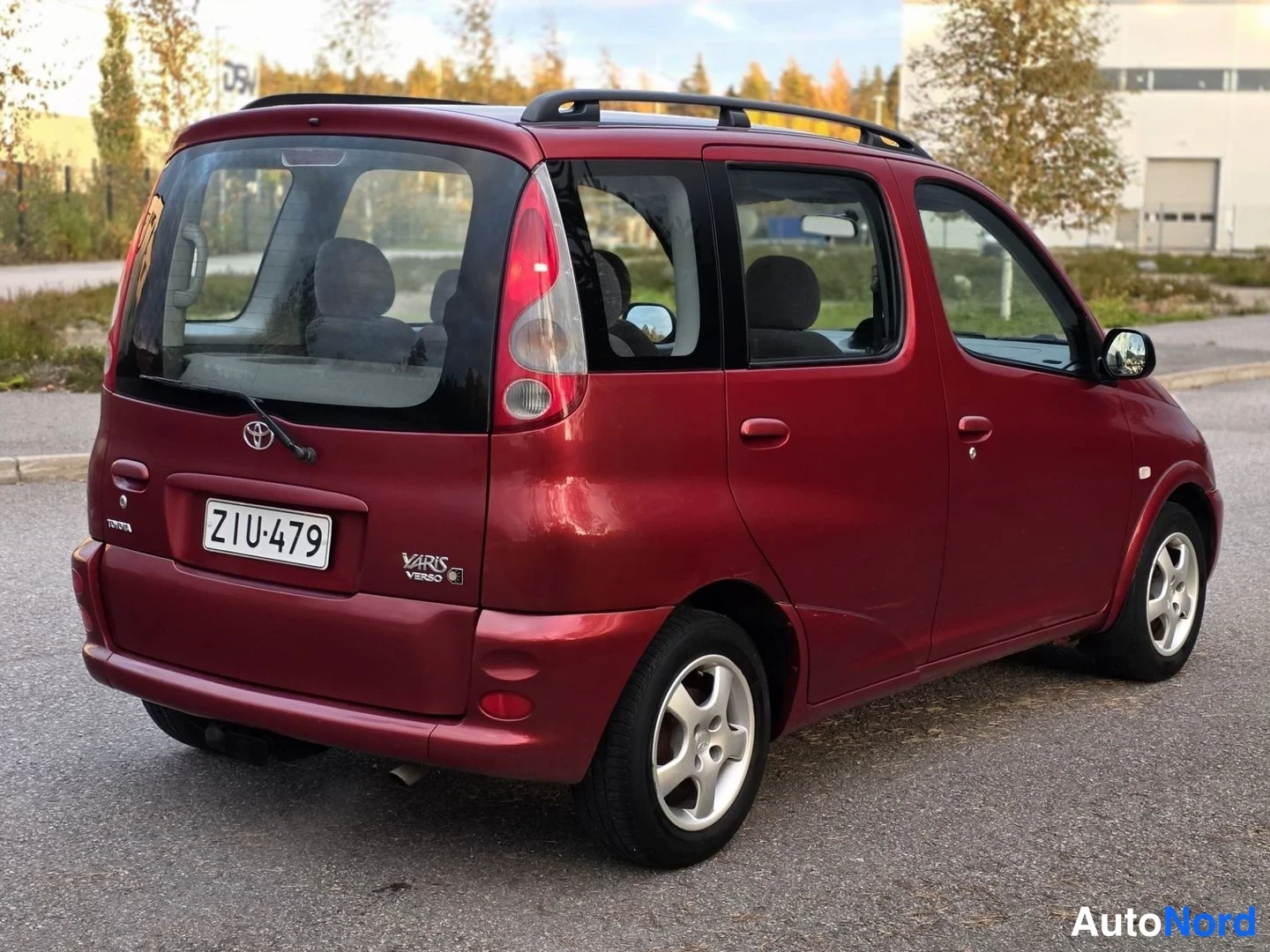 Punainen Toyota Yaris Verso 1999, takaviisto, kuva 13