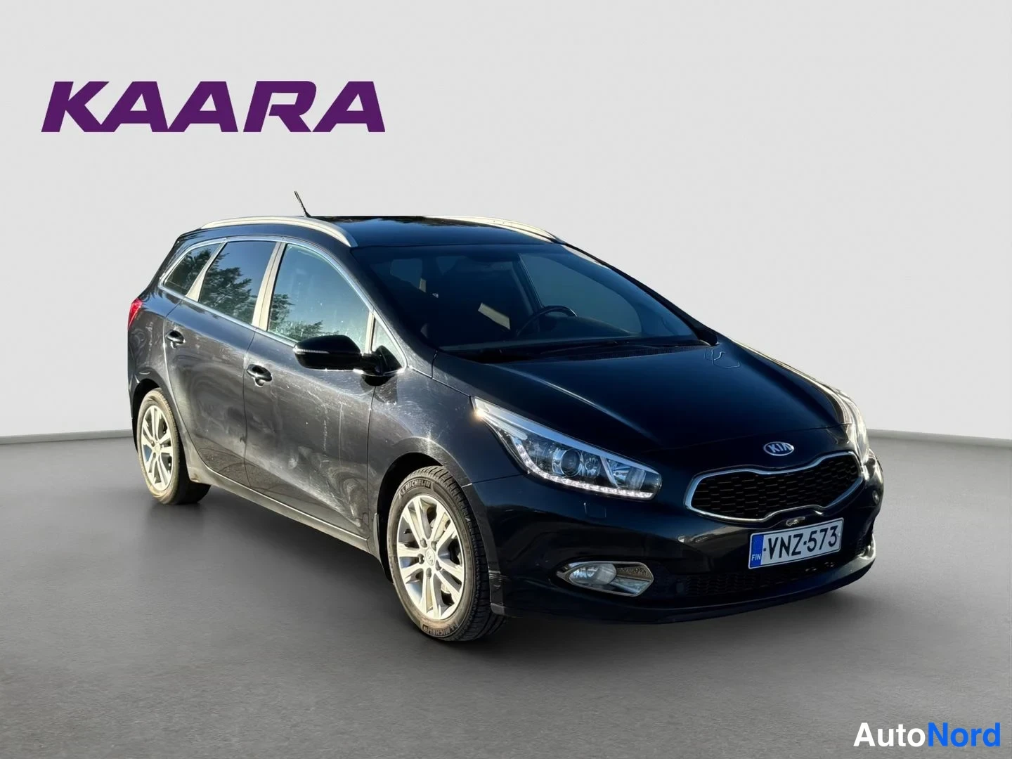 Musta Kia Ceed 2013, etuviisto, keula oikealle, kuva 3