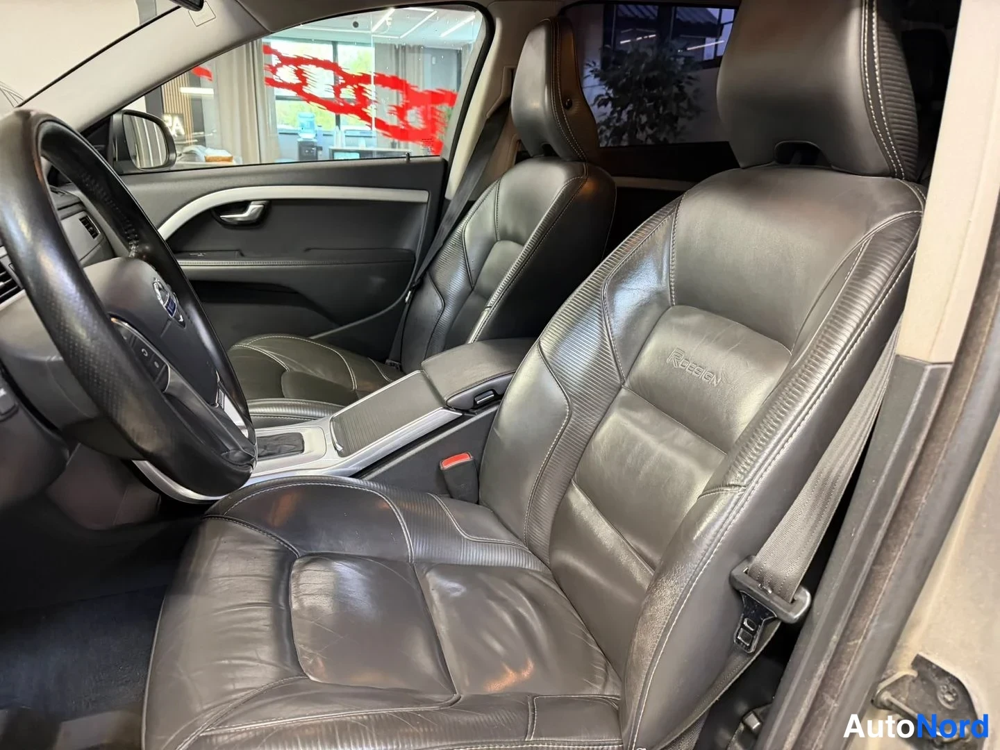 Beige Volvo V70 2013, kuva 14