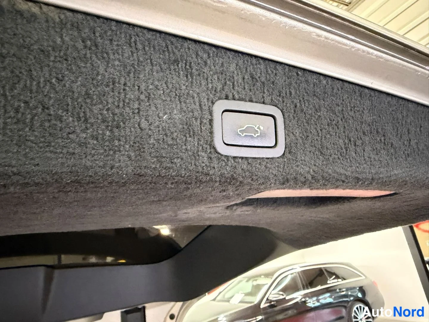 Beige Volvo V70 2013, kuva 18