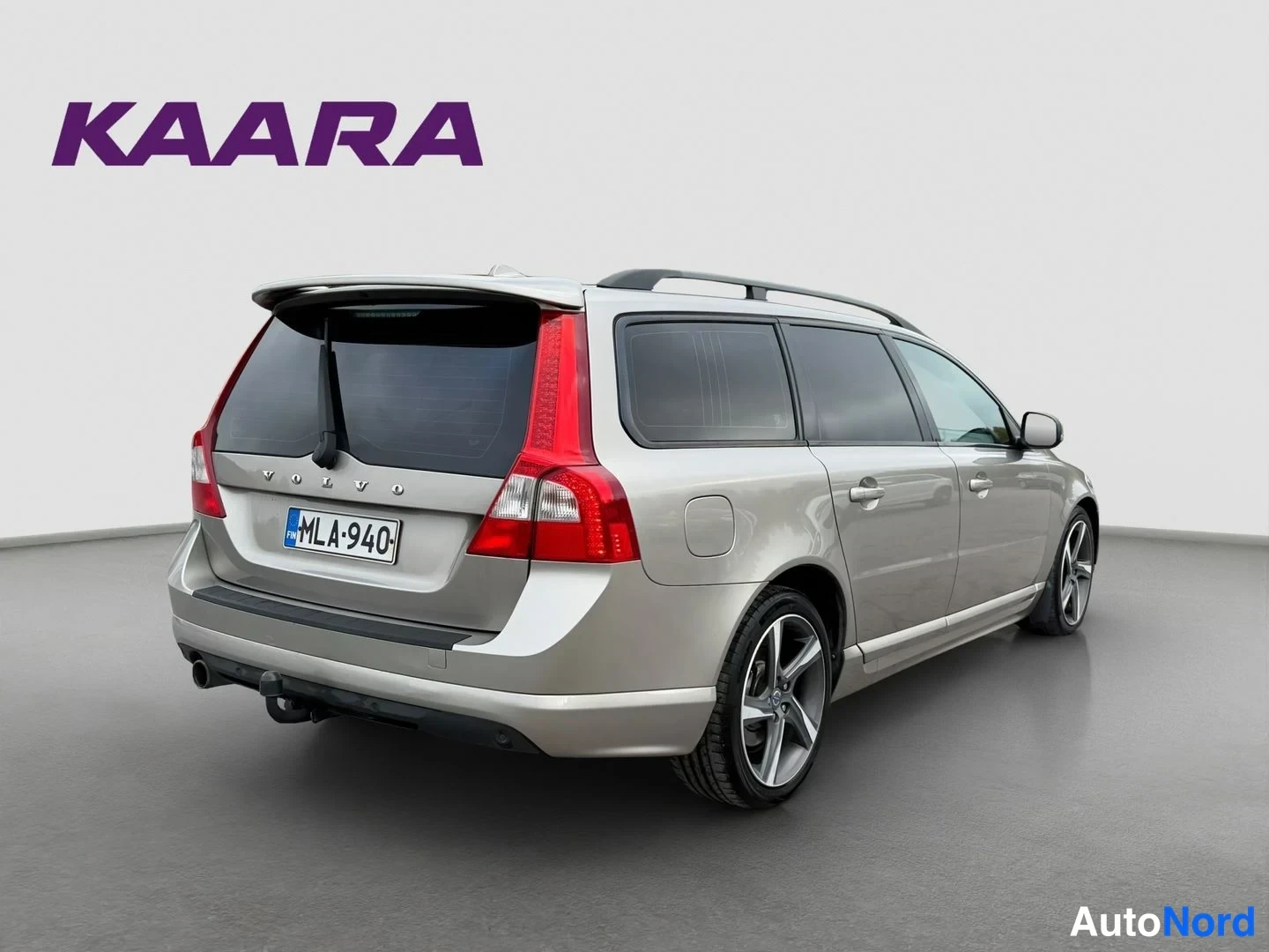 Beige Volvo V70 2013, takaviisto, kuva 8