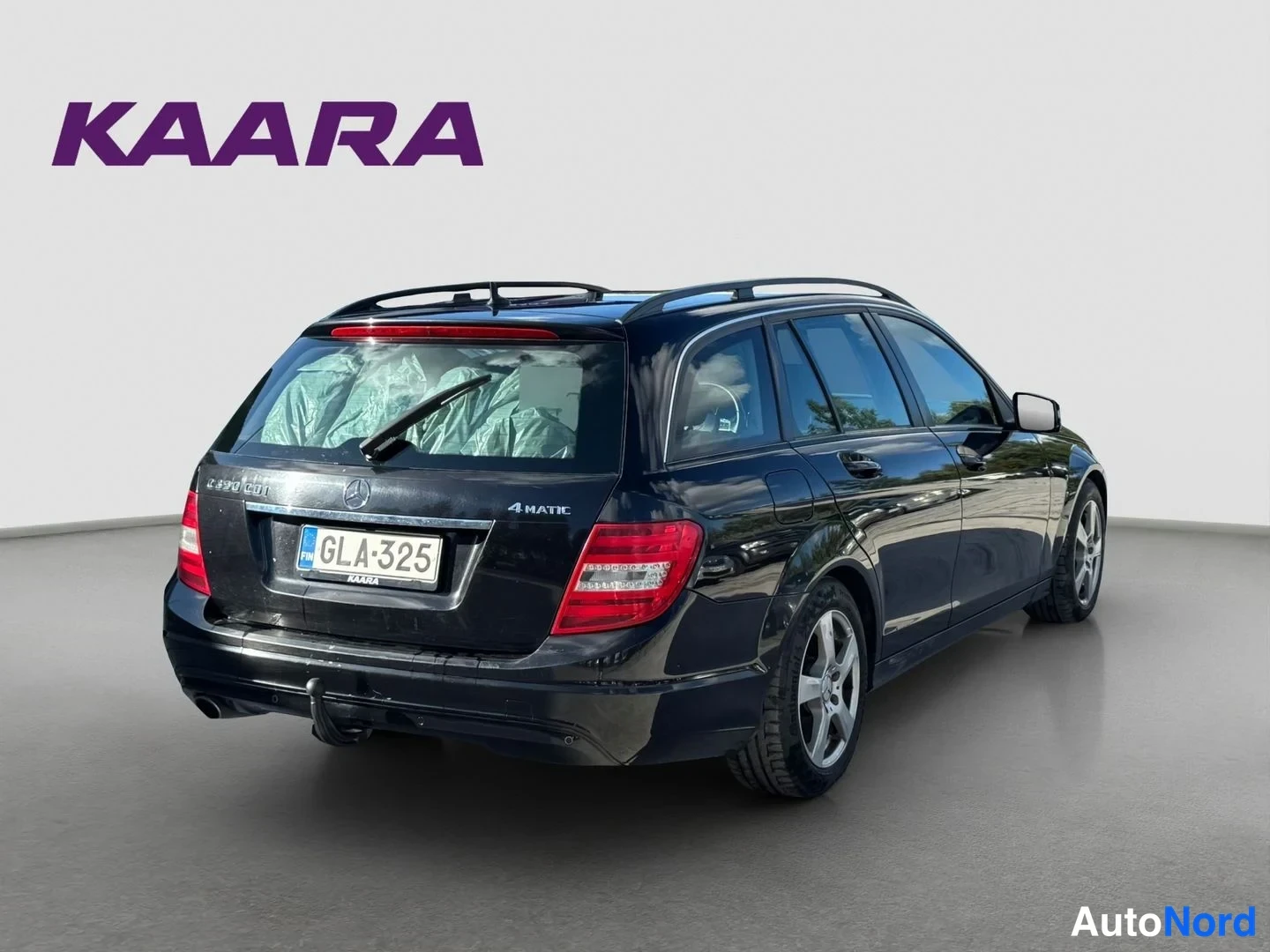 Takaviisto: Mercedes-Benz C-sarjan farmari, tummansininen, kolmeneljänneskuva takaa vasemmalta, rekisteritunnus