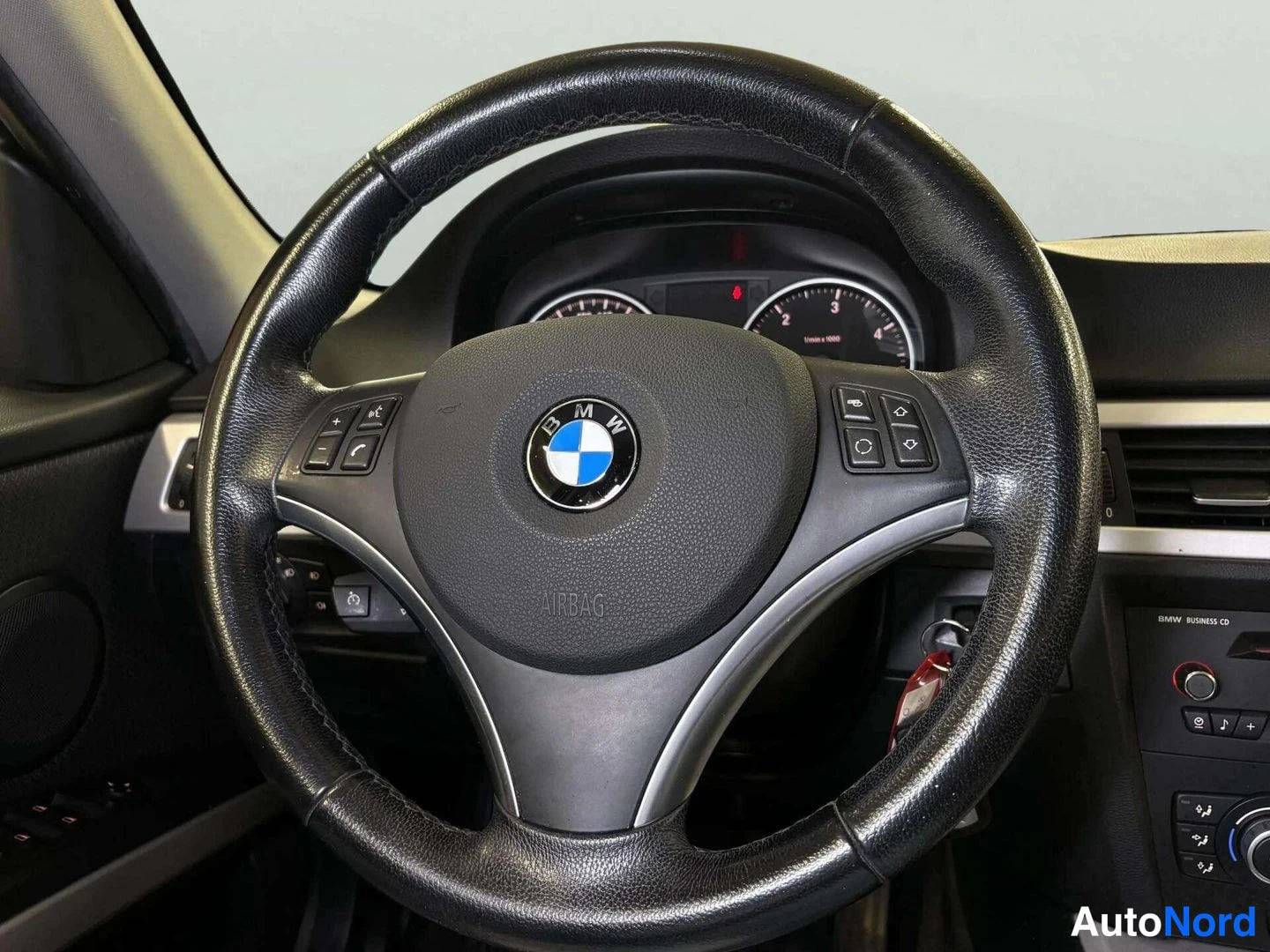 Harmaa BMW 320d 2011, yksityiskohta, kuva 18
