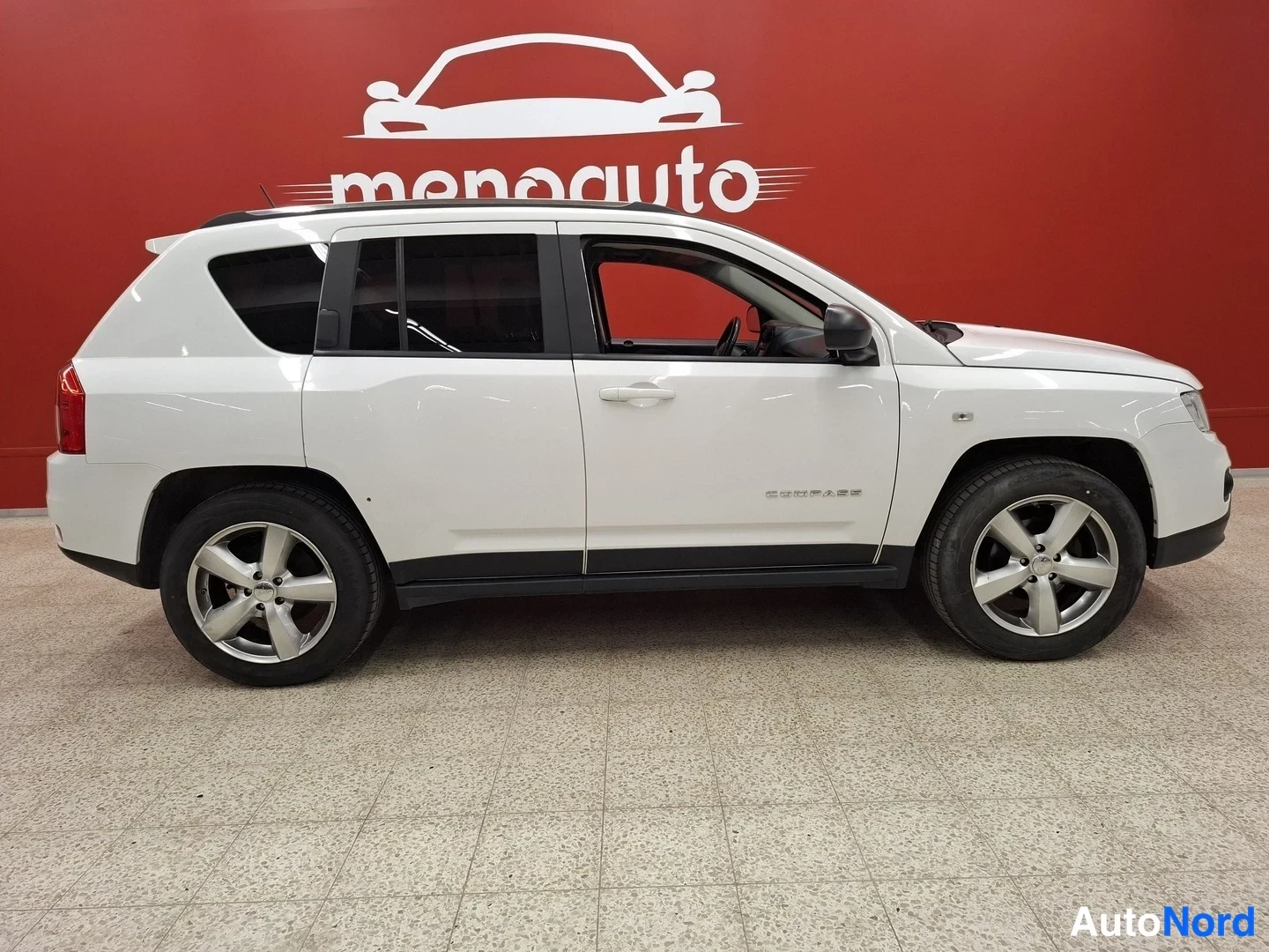 White Jeep Compass 2012, side, photo 3