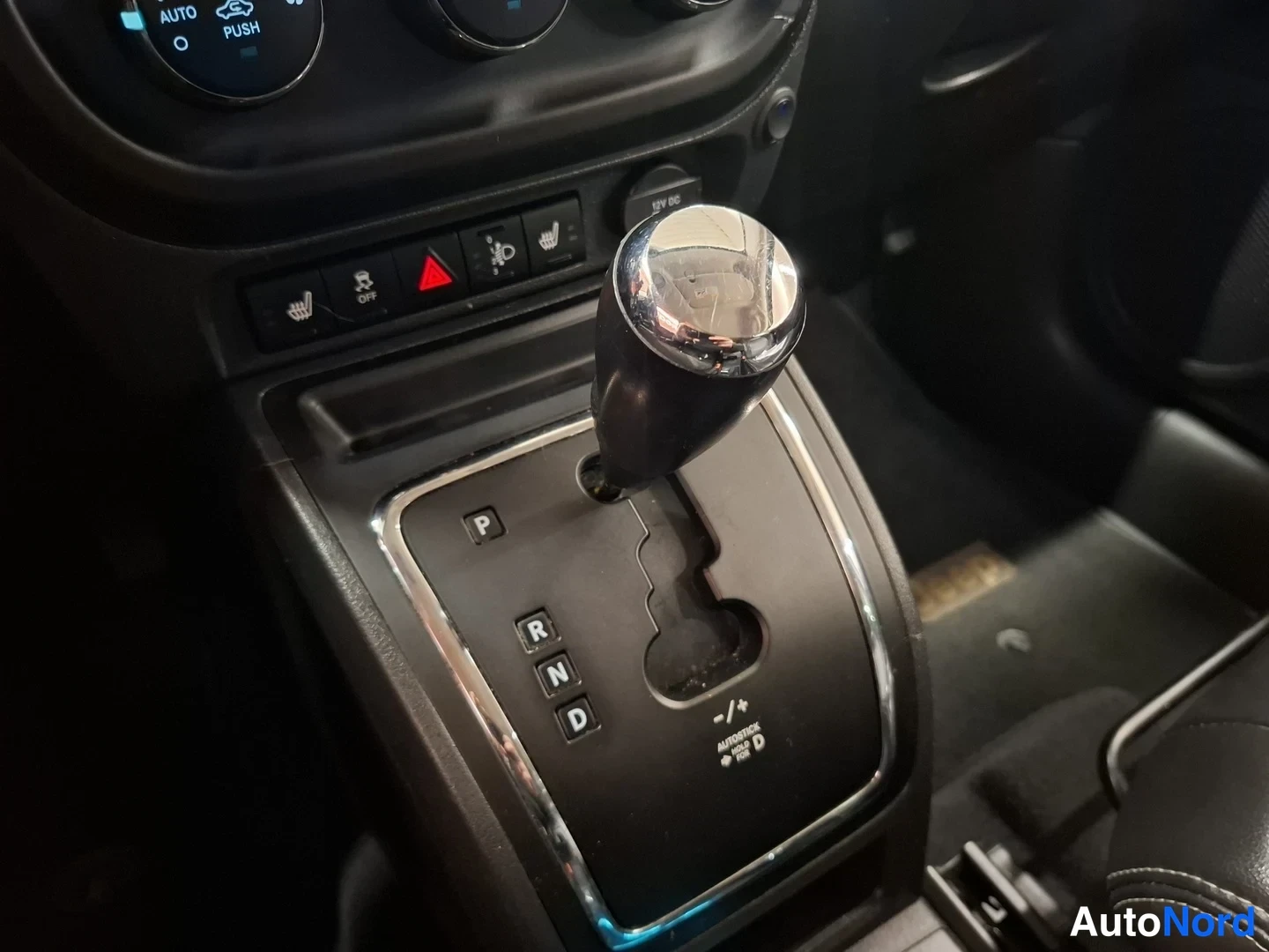 White Jeep Compass 2012, detail, photo 17