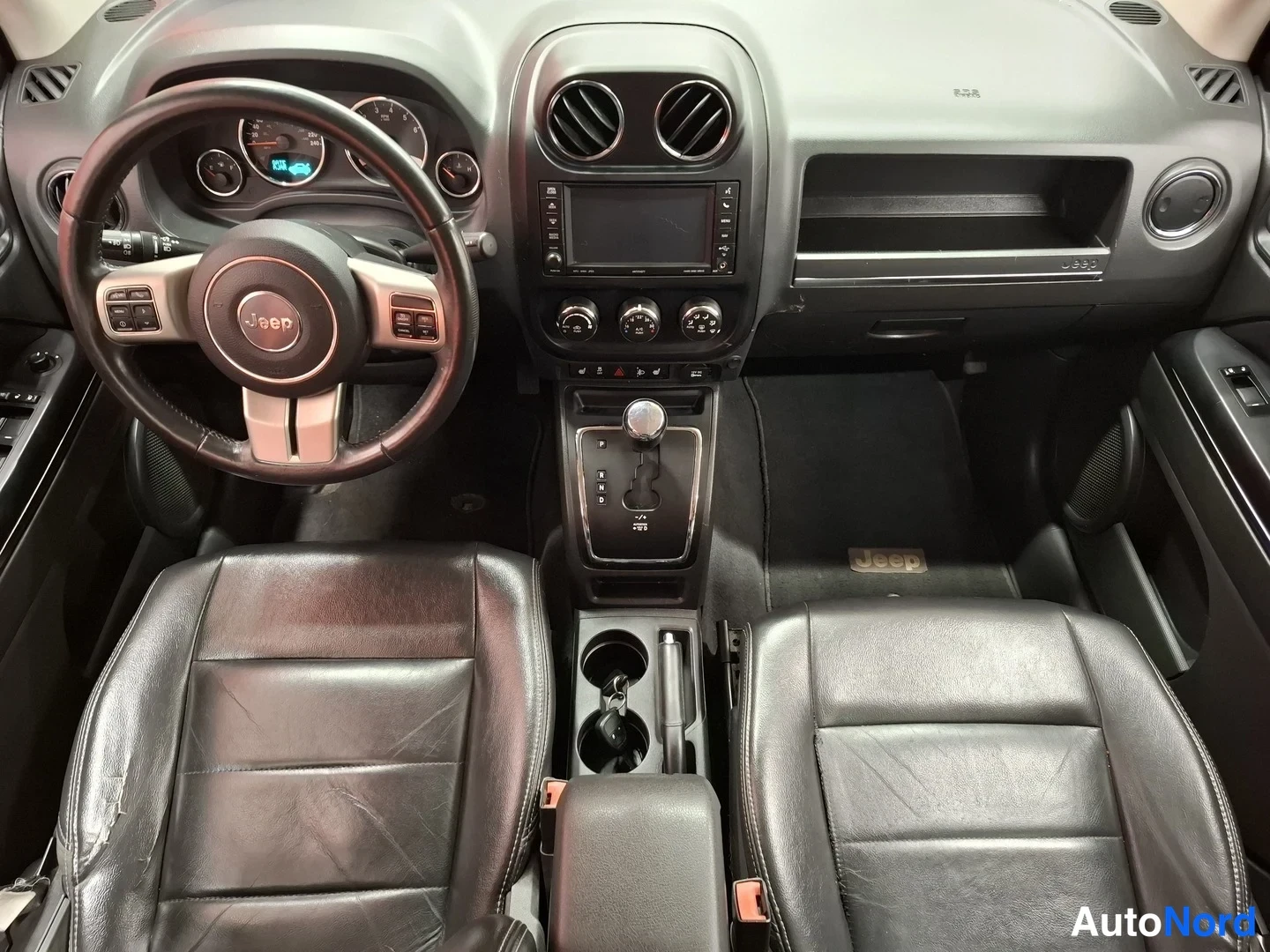 White Jeep Compass 2012, cockpit, photo 8