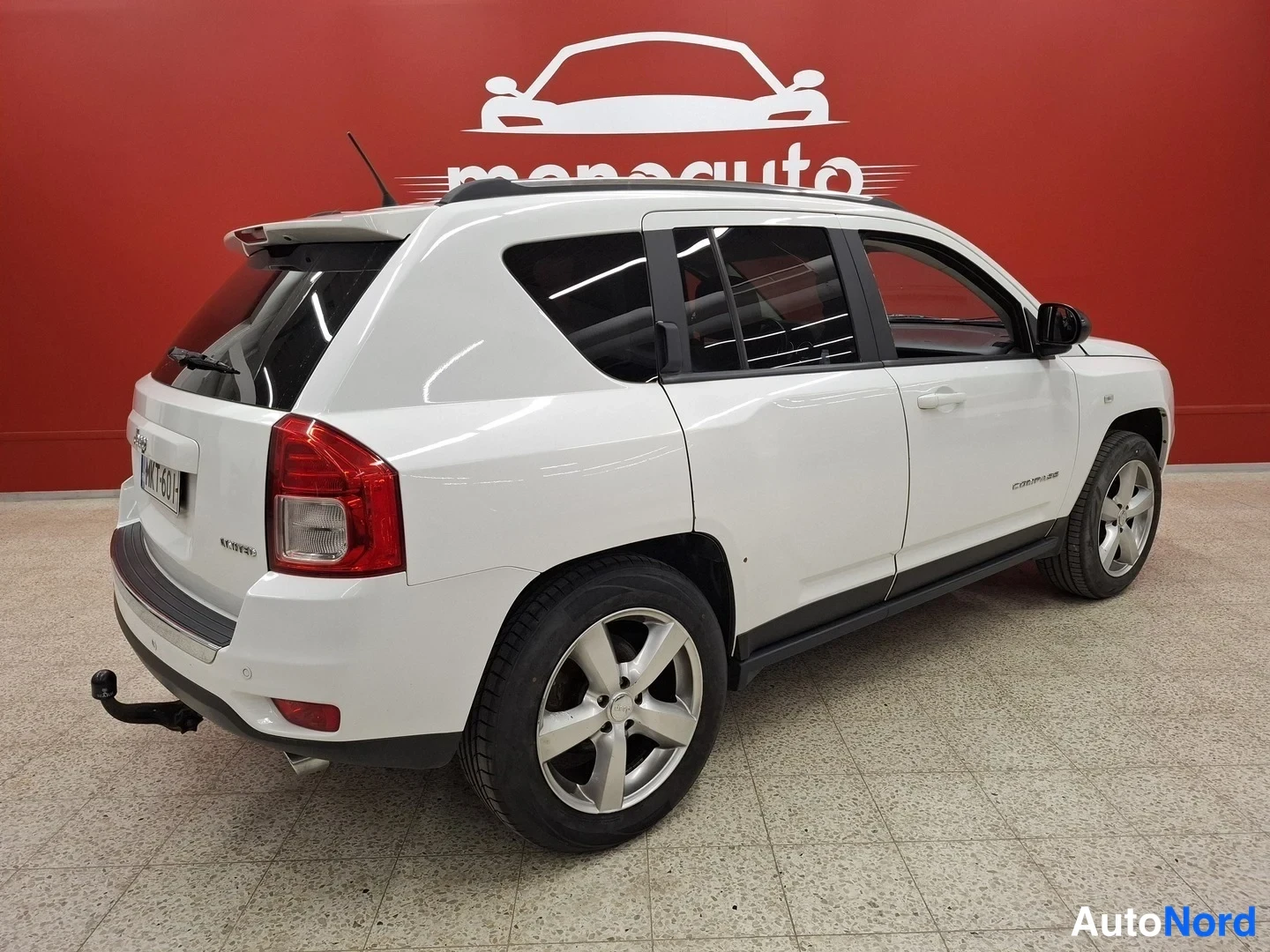 White Jeep Compass 2012, rear three-quarter, photo 5