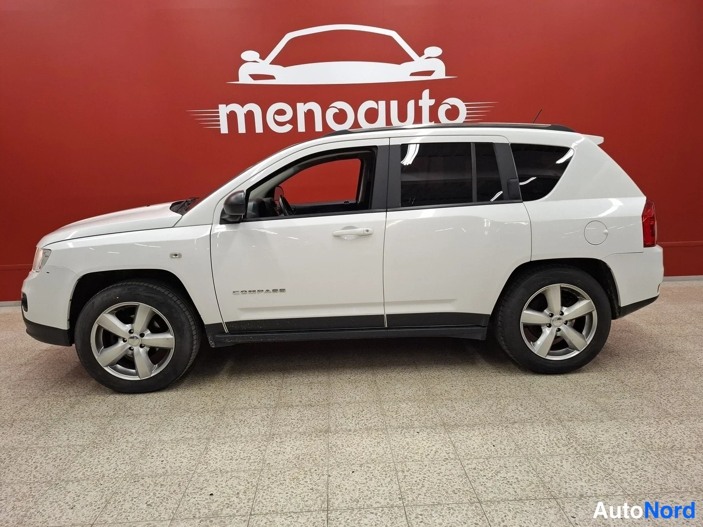 White Jeep Compass 2012, side, photo 4
