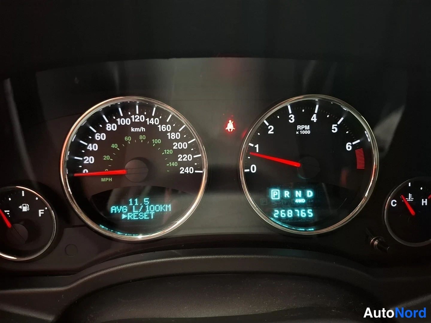 White Jeep Compass 2012, detail, photo 12