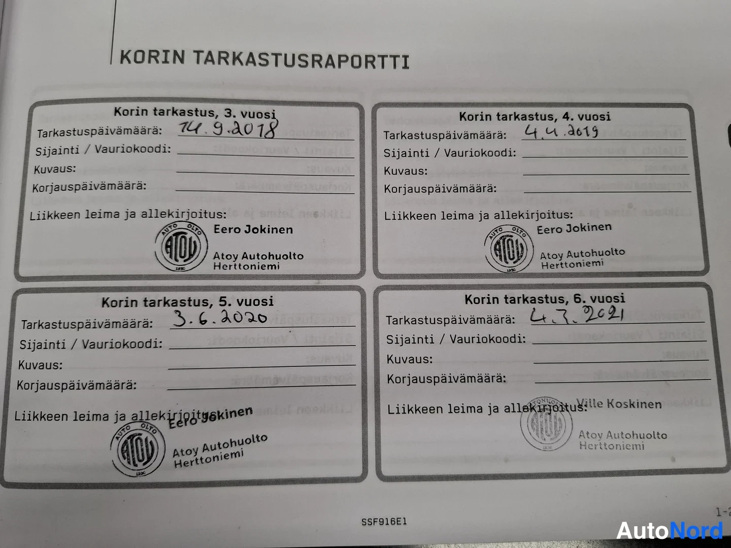 Asiakirja: Huoltokirjan korin tarkastusraporttisivu, tarkastuspäivät 14.9.2018, 4.4.2019, 3.6.2020 ja 4.7.2021, Eero Jokisen ja Ville Koskisen leimat.