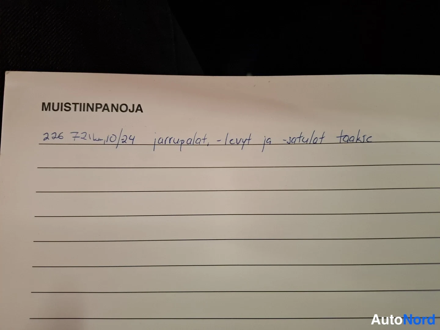 Muu: Muistiinpanolappu, jossa käsin kirjoitettu merkintä jarrupaloista, -levyistä ja -satuulista.