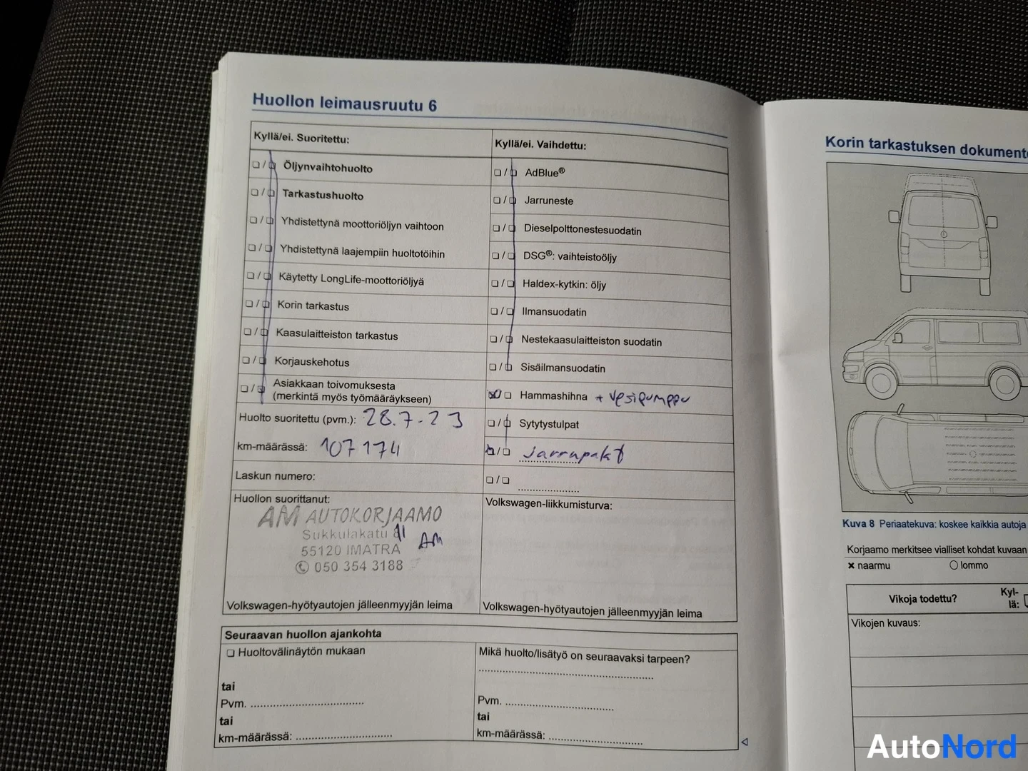 Asiakirja: Huollon leimausruutu 6 täytettynä: huolto 28.7.23 ajokilometrillä 107 174, suorittanut AM Autokorjaamo Imatra; merkintöjä mm. hammaspyörä ja jarrupakit.