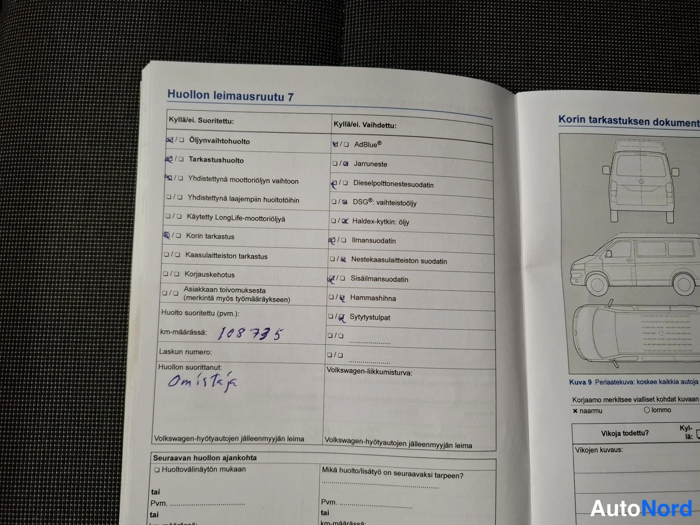 Asiakirja: Huollon leimausruutu 7 täytettynä: km-määrä 108 735, suorittanut omistaja; mm. öljynvaihtohuolto ja ilmansuodatin merkitty.