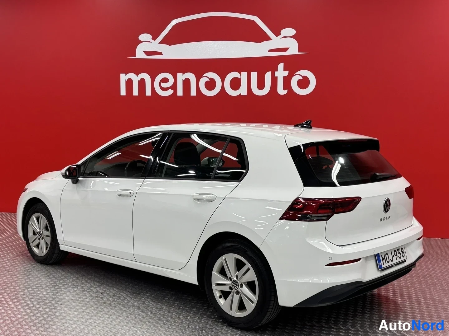 Valkoinen Volkswagen Golf 2022, takaviisto, kuva 12