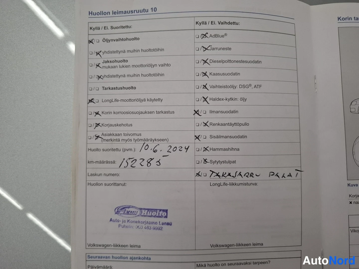 Asiakirja: Huollon leimausruutu 10 -sivu huoltokirjassa, huolto 10.6.2024, km 152283, Auto- ja Konekorjaamo Lento -leima, käsinkirjoitettu merkintä takajarrut tehdyiksi.
