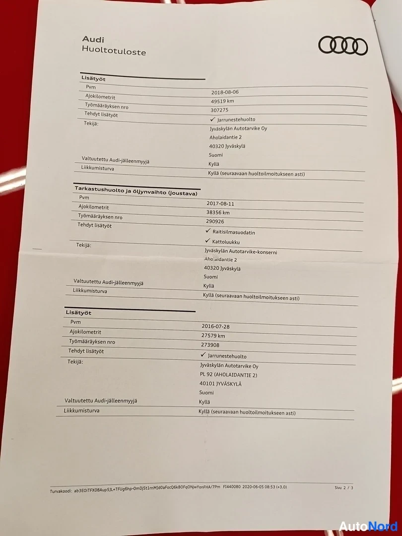 Yksityiskohta: Audi-huoltotulosteen toinen sivu: lisätyöt, tarkastushuolto ja öljynvaihto 38356 km ja lisätyöt 27579 km.