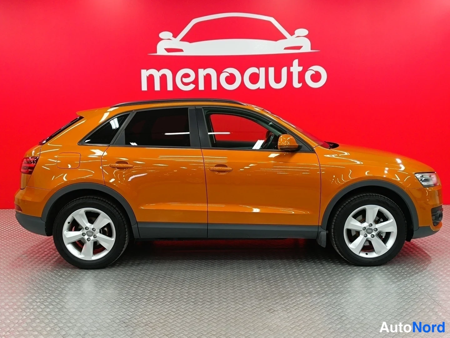 Oranssi Audi Q3 2011, sivulta, kuva 4