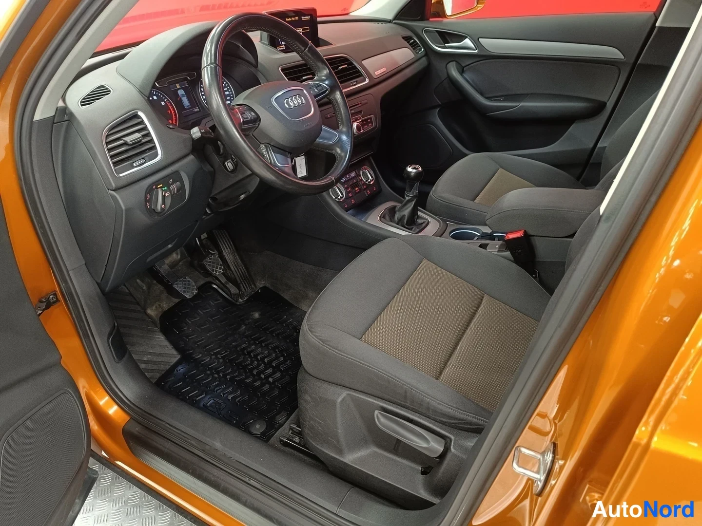 Oranssi Audi Q3 2011, kuva 8