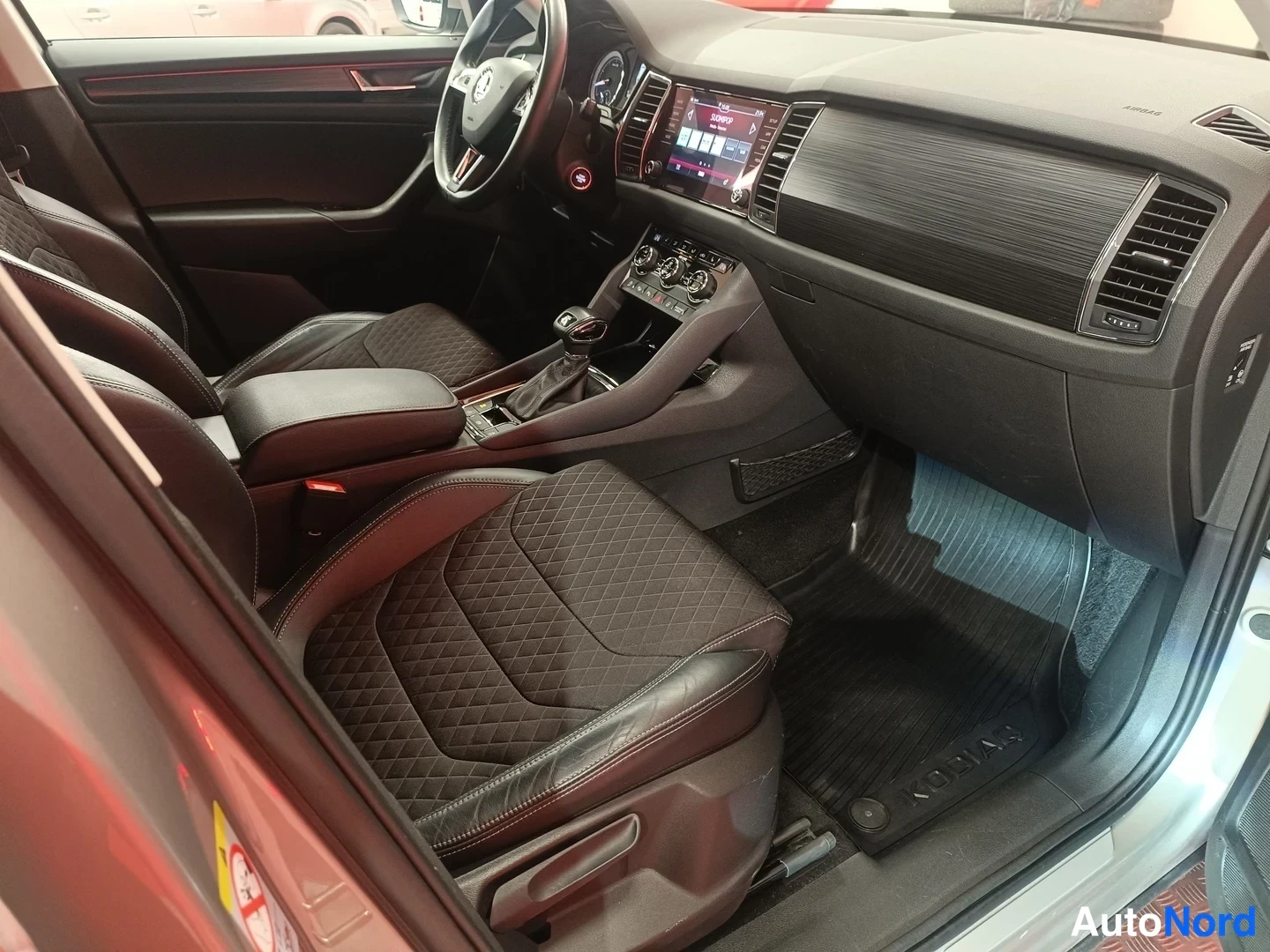Harmaa Skoda Kodiaq 2017, kuva 21