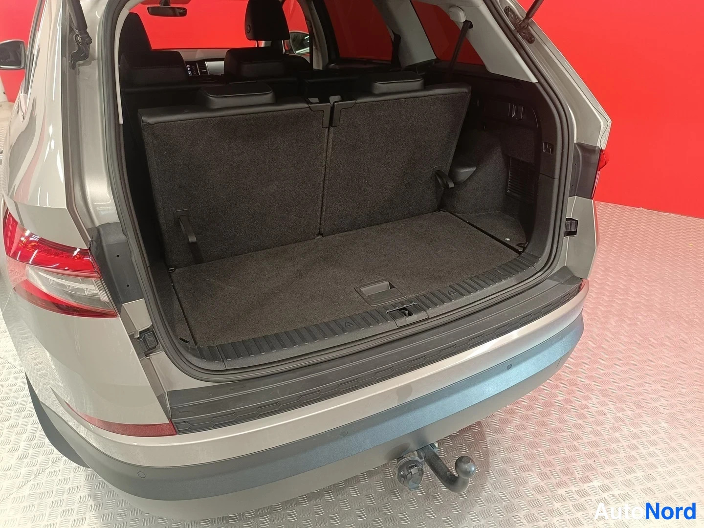 Harmaa Skoda Kodiaq 2017, takaa, kuva 7