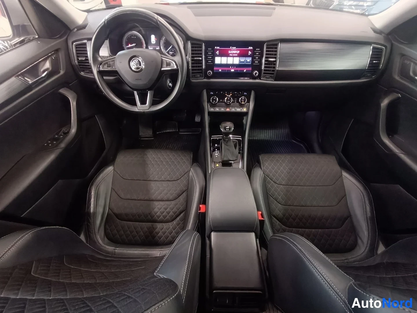 Harmaa Skoda Kodiaq 2017, ohjaamo, kuva 8