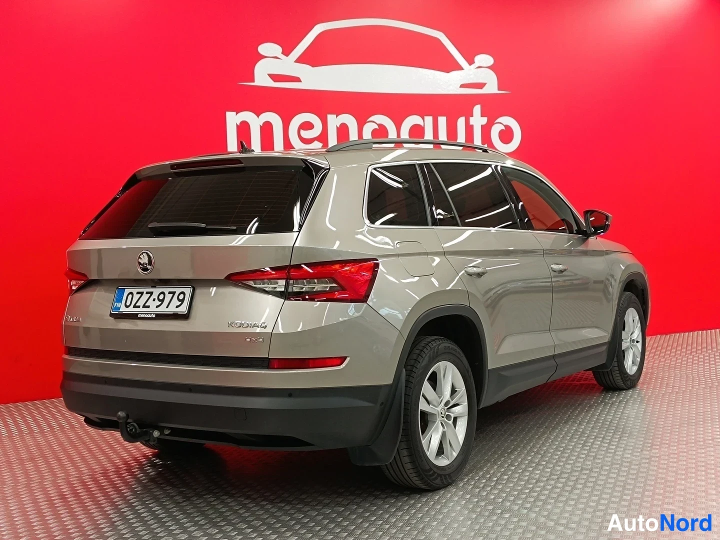 Harmaa Skoda Kodiaq 2017, takaviisto, kuva 6