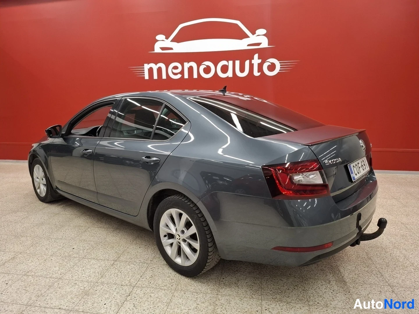 Harmaa Skoda Octavia 2020, takaviisto, kuva 6