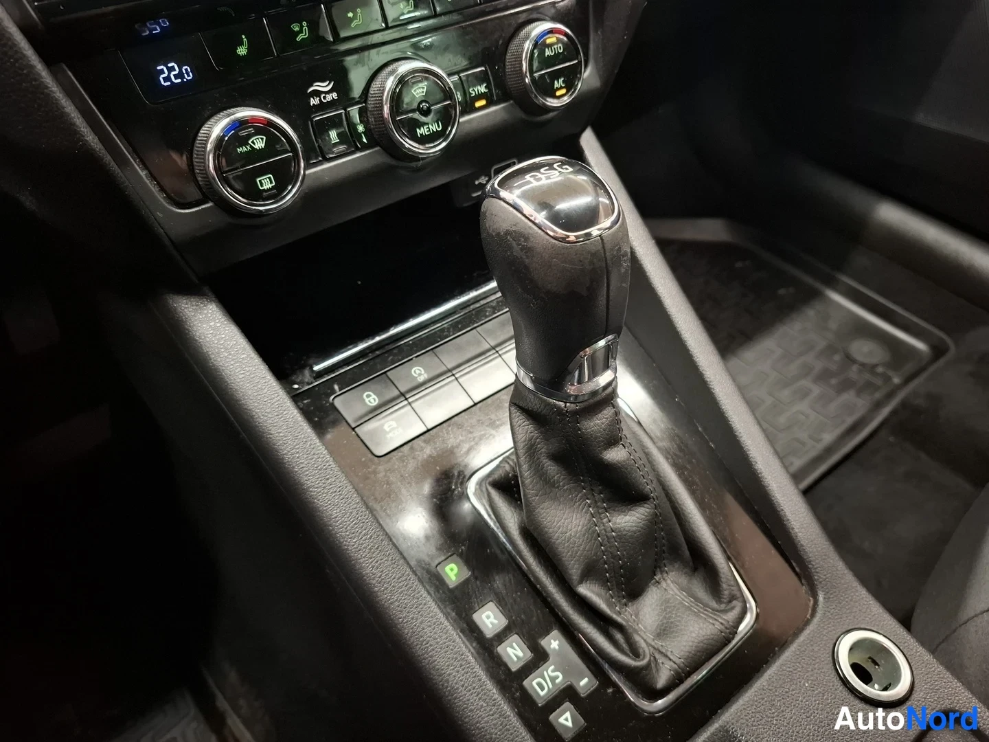 Harmaa Skoda Octavia 2020, yksityiskohta, kuva 22