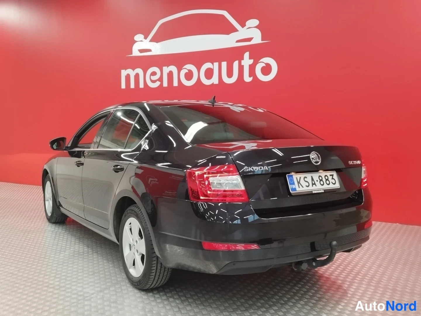 Musta Skoda Octavia 2016, takaviisto, kuva 5