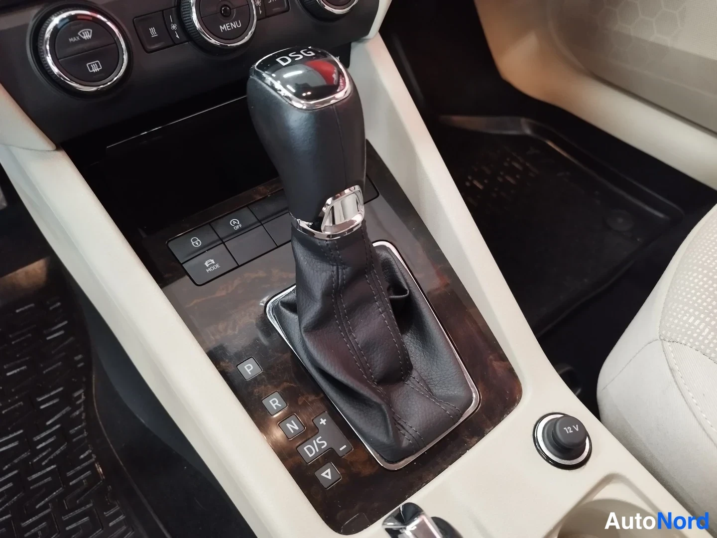 Musta Skoda Octavia 2016, yksityiskohta, kuva 19