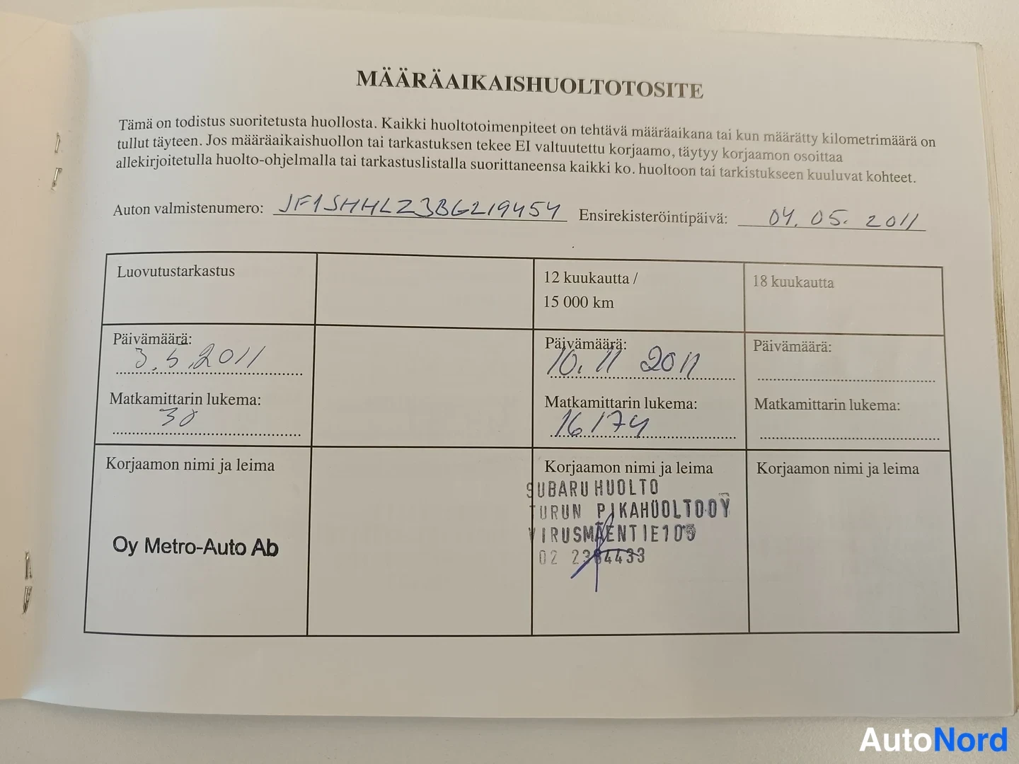 Yksityiskohta: Määräaikaishuoltotosite Subaru-huollon leimalla, ensirekisteröintipäivä 04.05.2011.