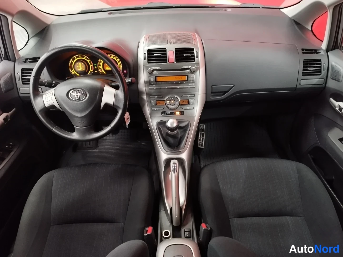 Musta Toyota Auris 2009, kuva 10