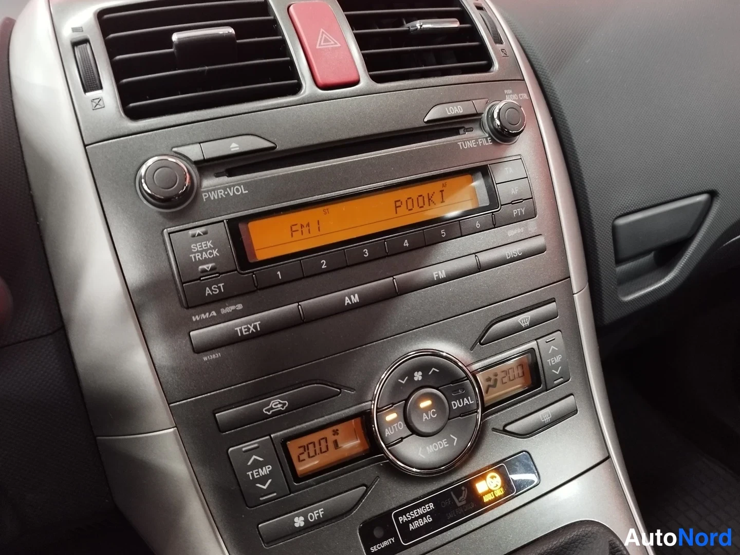 Musta Toyota Auris 2009, kuva 11