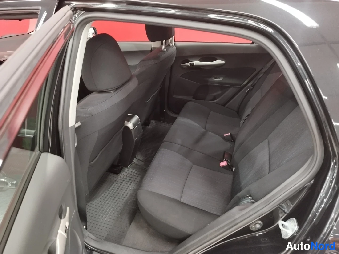 Musta Toyota Auris 2009, kuva 14
