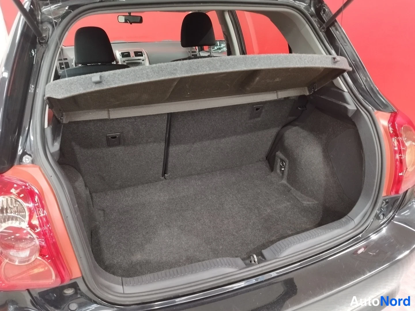 Musta Toyota Auris 2009, takaa, kuva 7