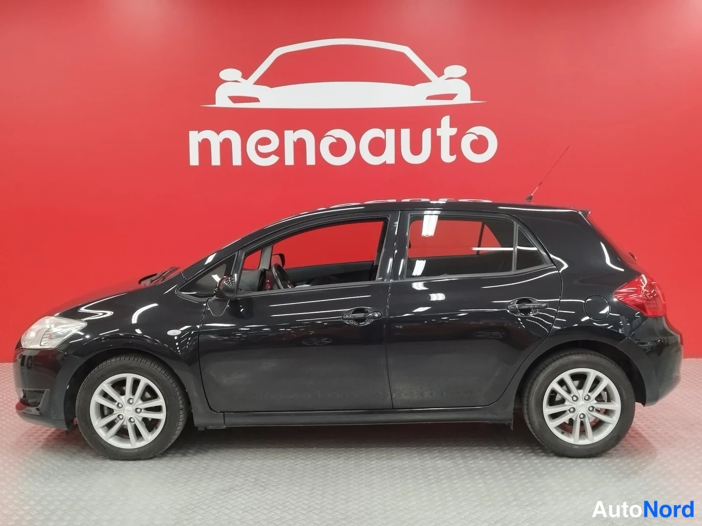 Musta Toyota Auris 2009, sivulta, kuva 4