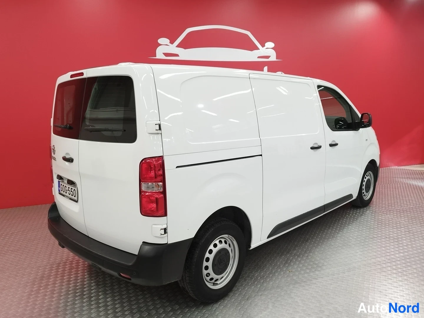 Valkoinen Toyota Proace 2020, takaviisto, kuva 6