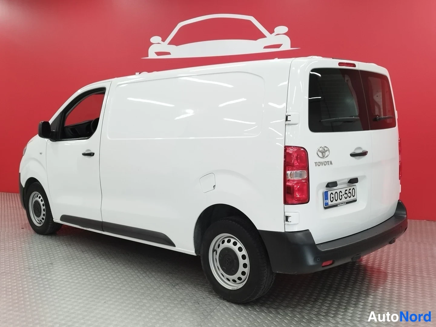 Valkoinen Toyota Proace 2020, takaviisto, kuva 5