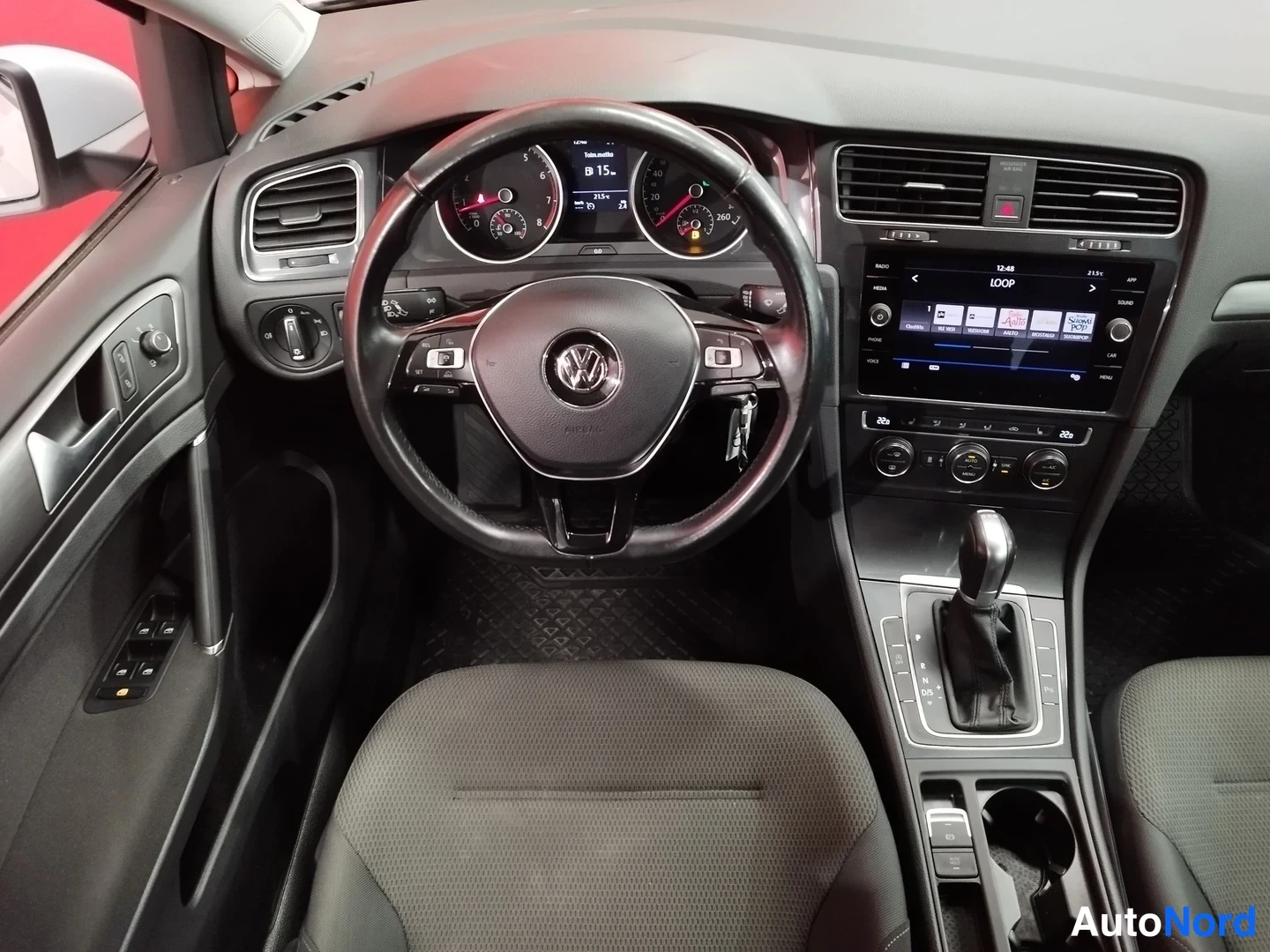 Valkoinen Volkswagen Golf Variant 2017, kuva 11