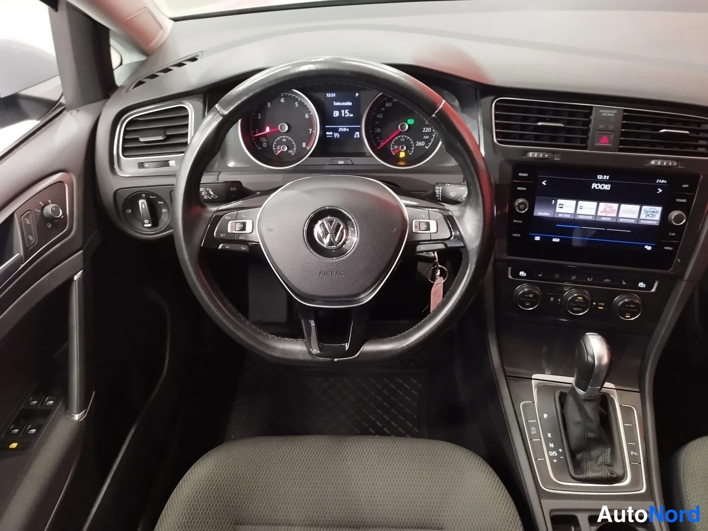 Valkoinen Volkswagen Golf Variant 2017, kuva 15