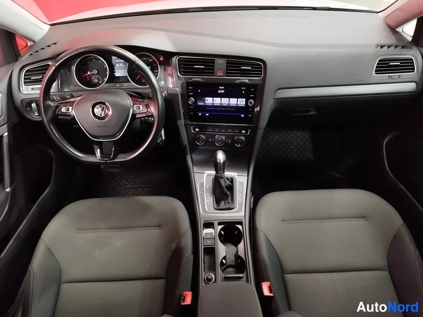 Valkoinen Volkswagen Golf Variant 2017, kuva 8