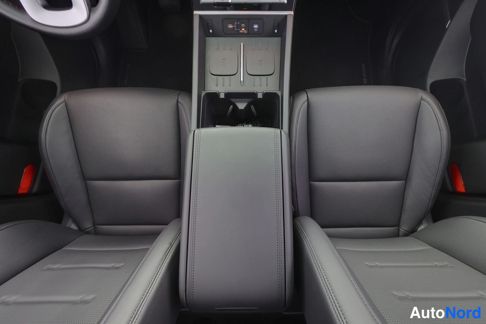 Musta Hyundai Santa Fe 2025, kuva 9