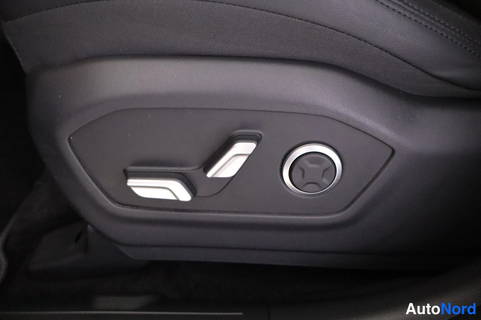 Musta Hyundai Santa Fe 2025, kuva 24