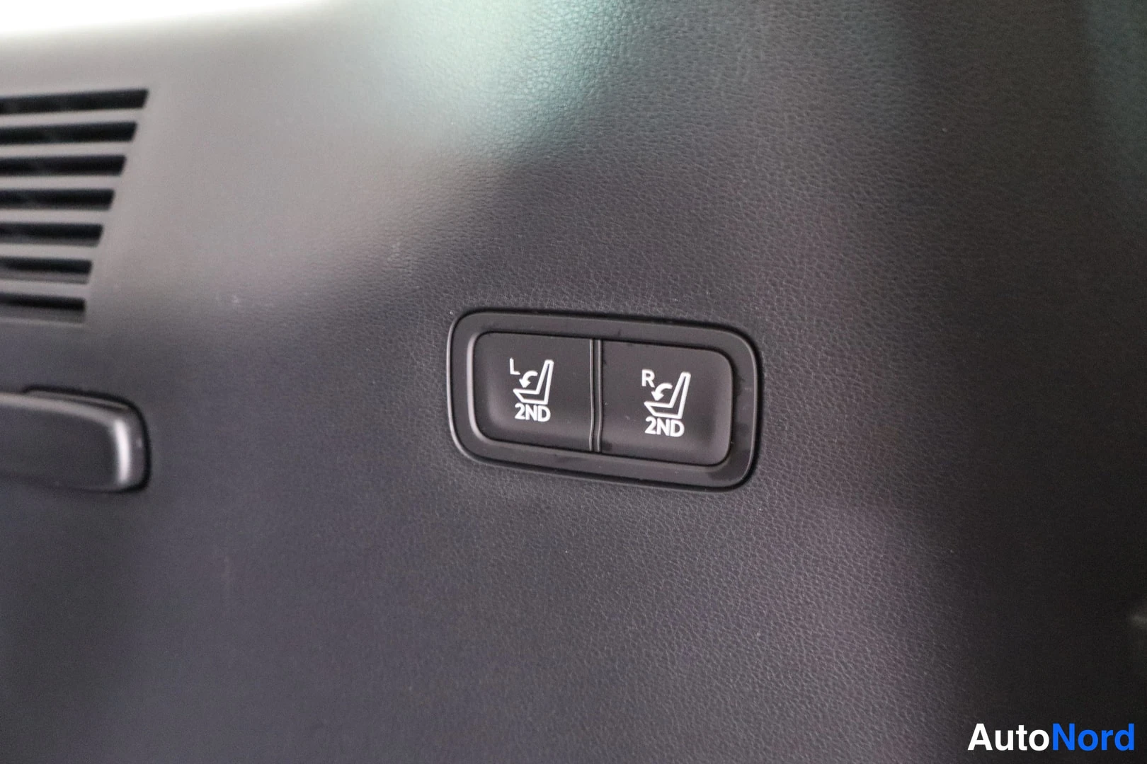 Musta Hyundai Santa Fe 2025, kuva 31