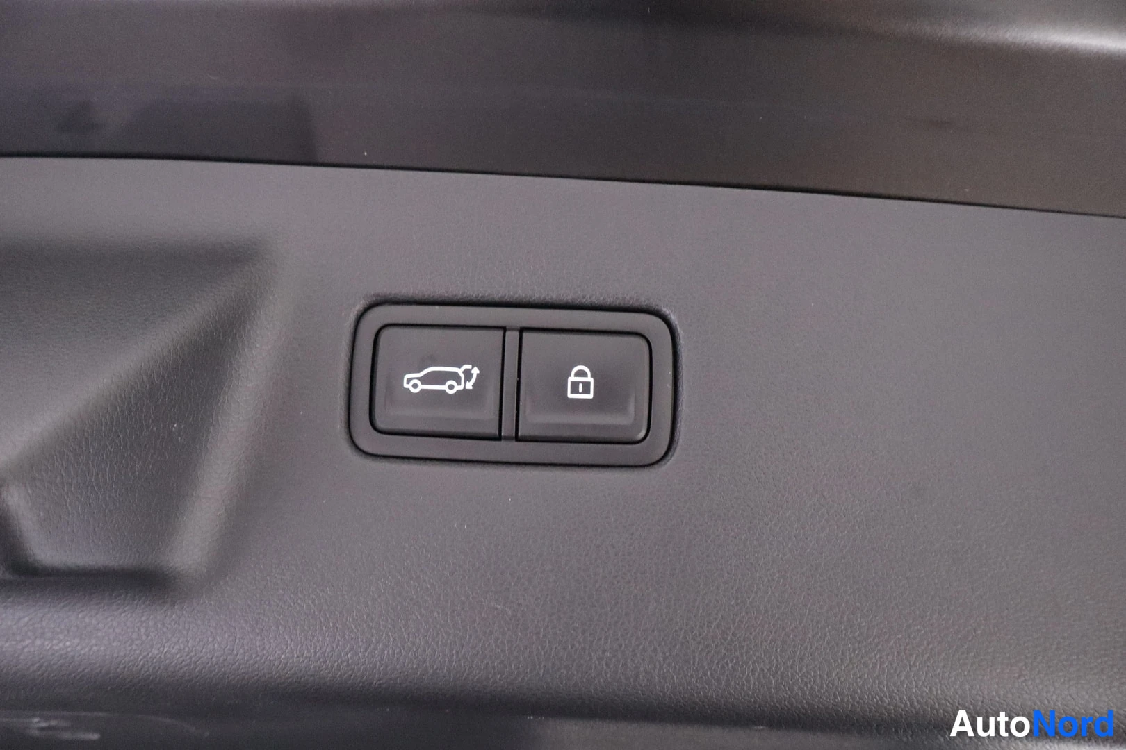Musta Hyundai Santa Fe 2025, kuva 32