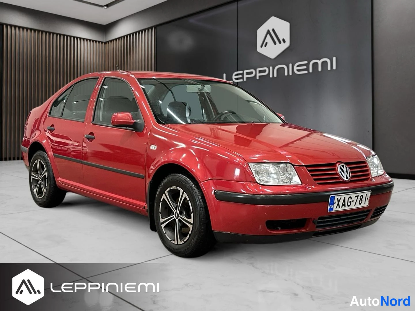 Punainen Volkswagen Bora 2004, etuviisto, keula oikealle, kuva 5