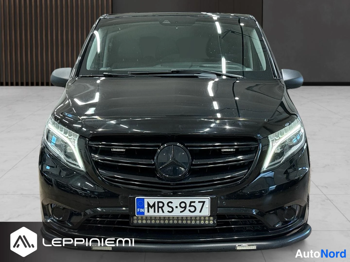 Musta Mercedes-Benz Vito 119 CDI 2021, edestä, kuva 12