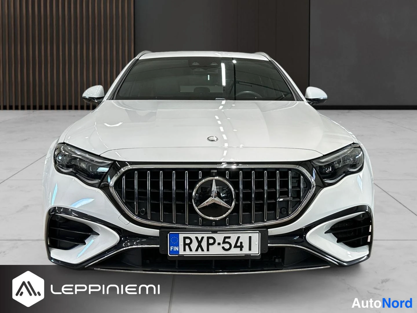 Valkoinen Mercedes-Benz E 53 2025, edestä, kuva 8