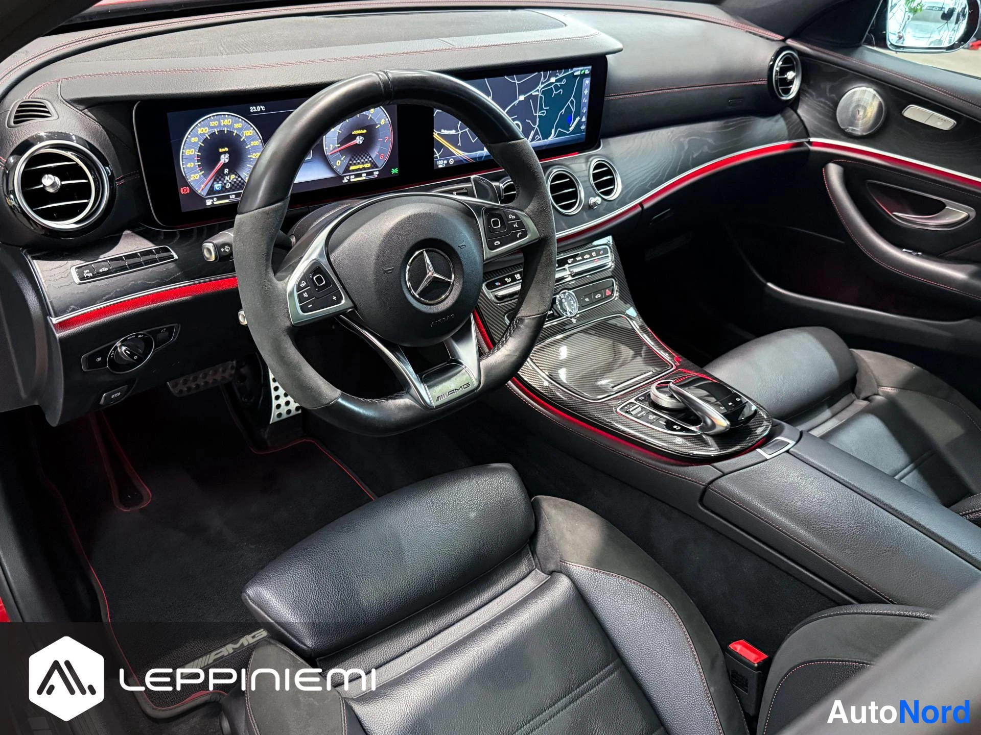 Punainen Mercedes-Benz E 43 2017, kuva 13