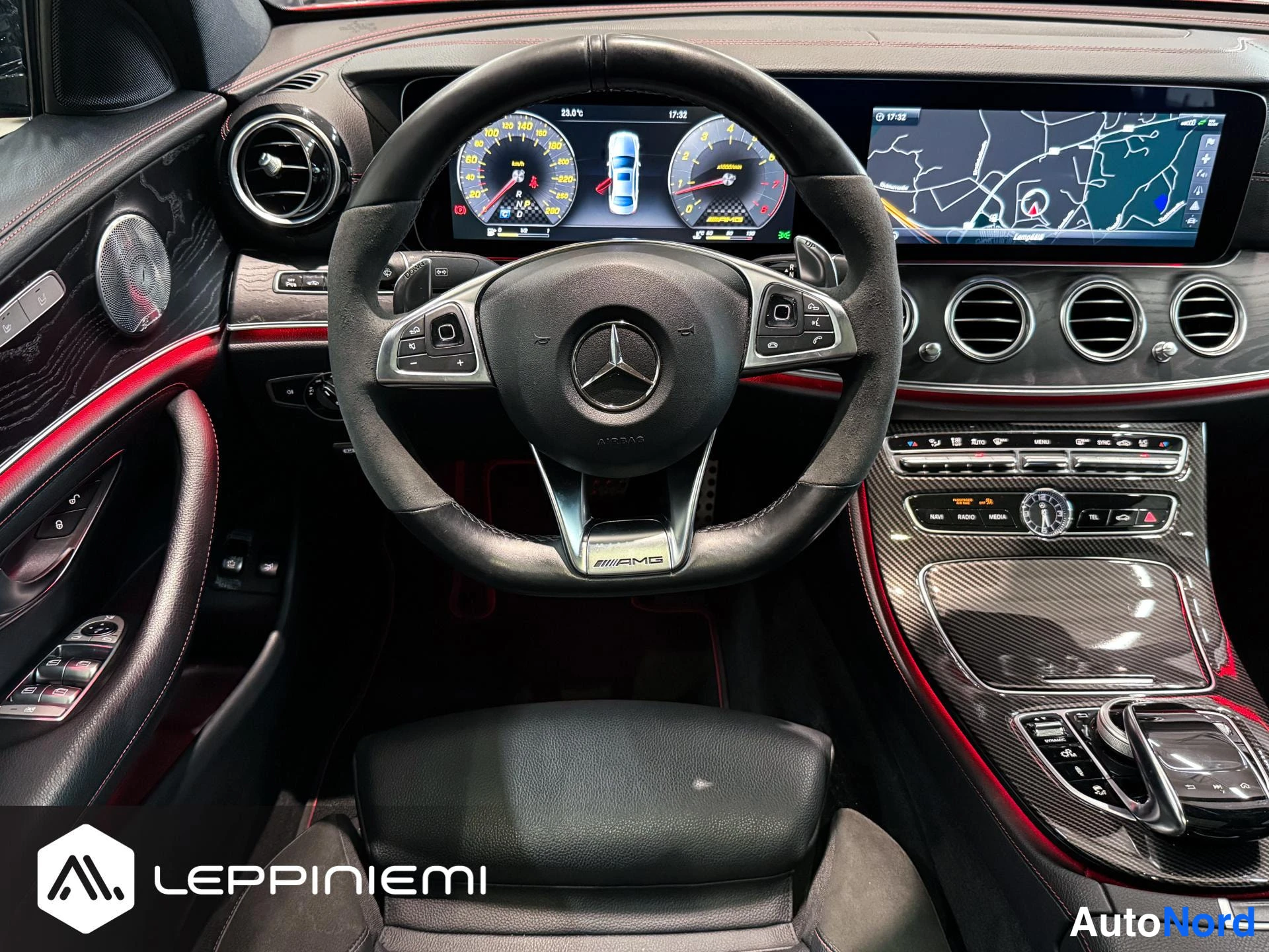 Punainen Mercedes-Benz E 43 2017, kuva 14